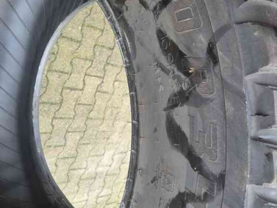 Wheels, Tyres, Rims & Dual spacers BKT 710/70R42 Ridemax en Mitas HCM 440/80R34 (M+S)