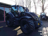 Tractor Valtra T215 Versu