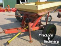 Fertilizer spreader Vicon Getrokken pendelstrooier