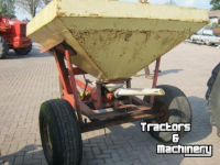 Fertilizer spreader Vicon Getrokken pendel strooier