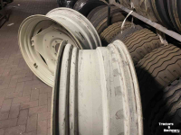 Wheels, Tyres, Rims & Dual spacers  Velg 15 X R38 Steekmaat van 220/275/8