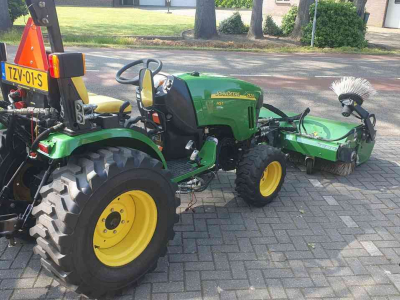Tractors John Deere 2520