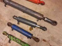 Diverse used spare-parts  HYDRAULIEK CILINDERS / HYDRAULISCHE CILINDERS