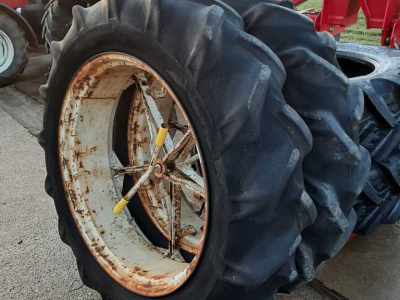 Wheels, Tyres, Rims & Dual spacers Molcon 13.6R38 5 ster Molcon dubbellucht