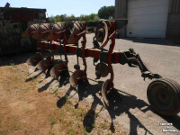 Ploughs Kverneland 4+1 schaar vario ploeg