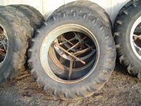 Wheels, Tyres, Rims & Dual spacers Vredestein 13.6 x 36