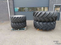 Wheels, Tyres, Rims & Dual spacers New Holland Wielen  680/75 R32 en 480/65 R28