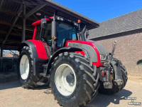 Tractor Valtra N142 Direct tractor