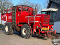 Sugar beet harvester Gilles Beet Master 2000