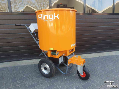 Sawdust spreader for boxes Flingk SE250