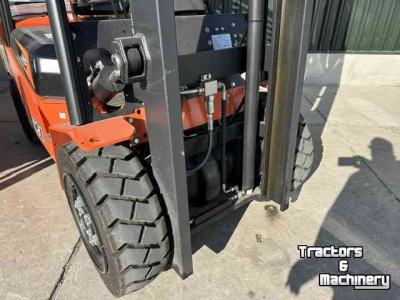 Forklift  hchi   3500kg  2 stuks voorraad