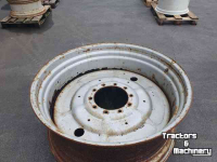 Wheels, Tyres, Rims & Dual spacers New Holland Velgen 18x42