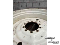 Wheels, Tyres, Rims & Dual spacers New Holland Velgen 18x42