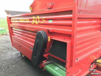 Silage-block distribution wagon Schuitemaker 30S