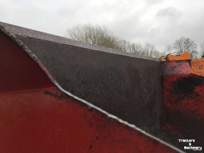 Silage-block distribution wagon Schuitemaker 30S
