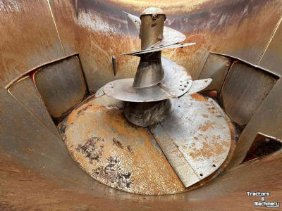 Vertical feed mixer Van Lengerich V-Mix 12 T voermengwagen