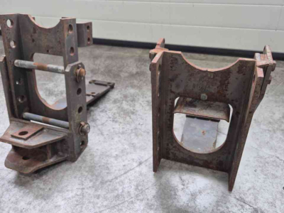 Other tractors and accessories Massey Ferguson 2x Trekhaakframe MF