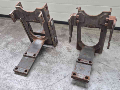 Other tractors and accessories Massey Ferguson 2x Trekhaakframe MF