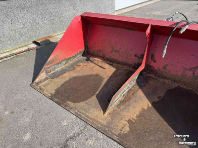 Loading buckets Wifo MO 180