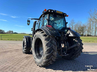 Tractor Valtra T214D
