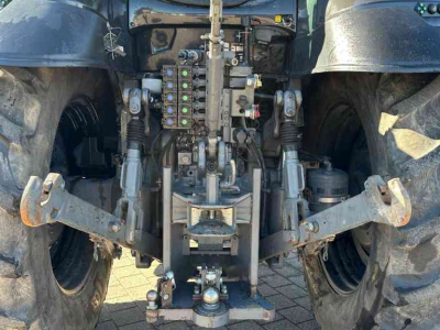 Tractor Valtra T214D