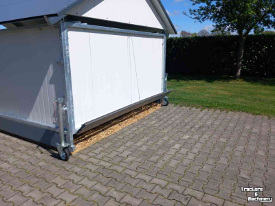 Calf hutches  Groot Kalverhok