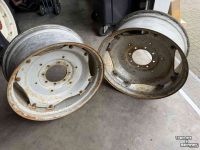 Wheels, Tyres, Rims & Dual spacers Case-IH set velgen 15w x 34