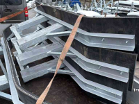 Rubber yard scraper Roo Rubber Vuilschuiver / Rubberschuif / Modderschuif / Erfschuif / Mestschuif met Lepelinsteek