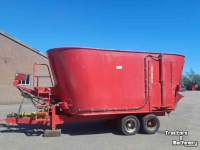 Vertical feed mixer Peecon Voermengwagen