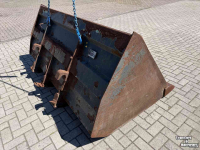 Loading buckets Merlo Volumebak