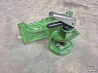 Used parts for tractors John Deere trekhaken handmatig en automatisch 330 cm en 390 cm breed