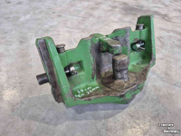 Used parts for tractors John Deere trekhaken handmatig en automatisch 330 cm en 390 cm breed