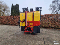 Fieldsprayer 3 points Beyne Gecko 27 meter gedragen veldspuit