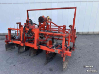 Transplanter  Desmytere ruggenvormer met preiponsmachine  Plantmachine/gatenponser voor bijv. prei  Hydraulisch aangedreven ruggenvormer