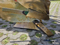 Ploughs Kverneland LB KKLB-100-300 Wentelploeg met vorenpakker