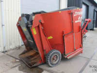 Vertical feed mixer Trioliet Gigant 700 voermengwagen zelfladende voerwagen snijbord bewegende messen