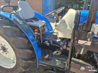 Tractor New Holland TRACTOR T4020V ROPS 4WD