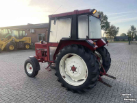 Tractor International 633 2WD CABINE 3 CIL. STUURBEKRACHTIGING