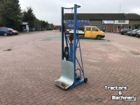 Other conveying equipment and accessories  Zakkenlift elecktrisch/hydraulisch