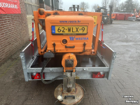 Other cleaning and sweeping machines and accessories  Zoutstrooier op aanhanger