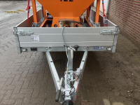 Other cleaning and sweeping machines and accessories  Zoutstrooier op aanhanger