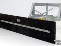 Rubber yard scraper Qmac 180 MECH SCHUIN SCHAFFER BORD