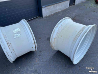Wheels, Tyres, Rims & Dual spacers  3 sets achtervelgen, 1 set voorvelgen