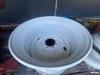 Wheels, Tyres, Rims & Dual spacers  3 sets achtervelgen, 1 set voorvelgen