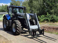 Front-end loader New Holland snr 660