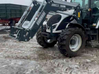 Front-end loader New Holland snr 660