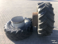 Wheels, Tyres, Rims & Dual spacers Good Year 480/70R30 Dubbellucht naast 20.5R25