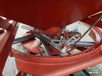 Fertilizer spreader Lely 1500 kunstmeststrooier