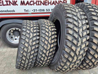 Wheels, Tyres, Rims & Dual spacers Nokian 480/80R34 en 400/80R24 TRI2 straatbanden gazonbanden