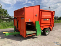 Silage-block distribution wagon Holaras Rabbit 5000